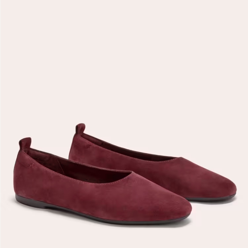 Everlane - The Day Glove flats in BORDEAUX SUEDE